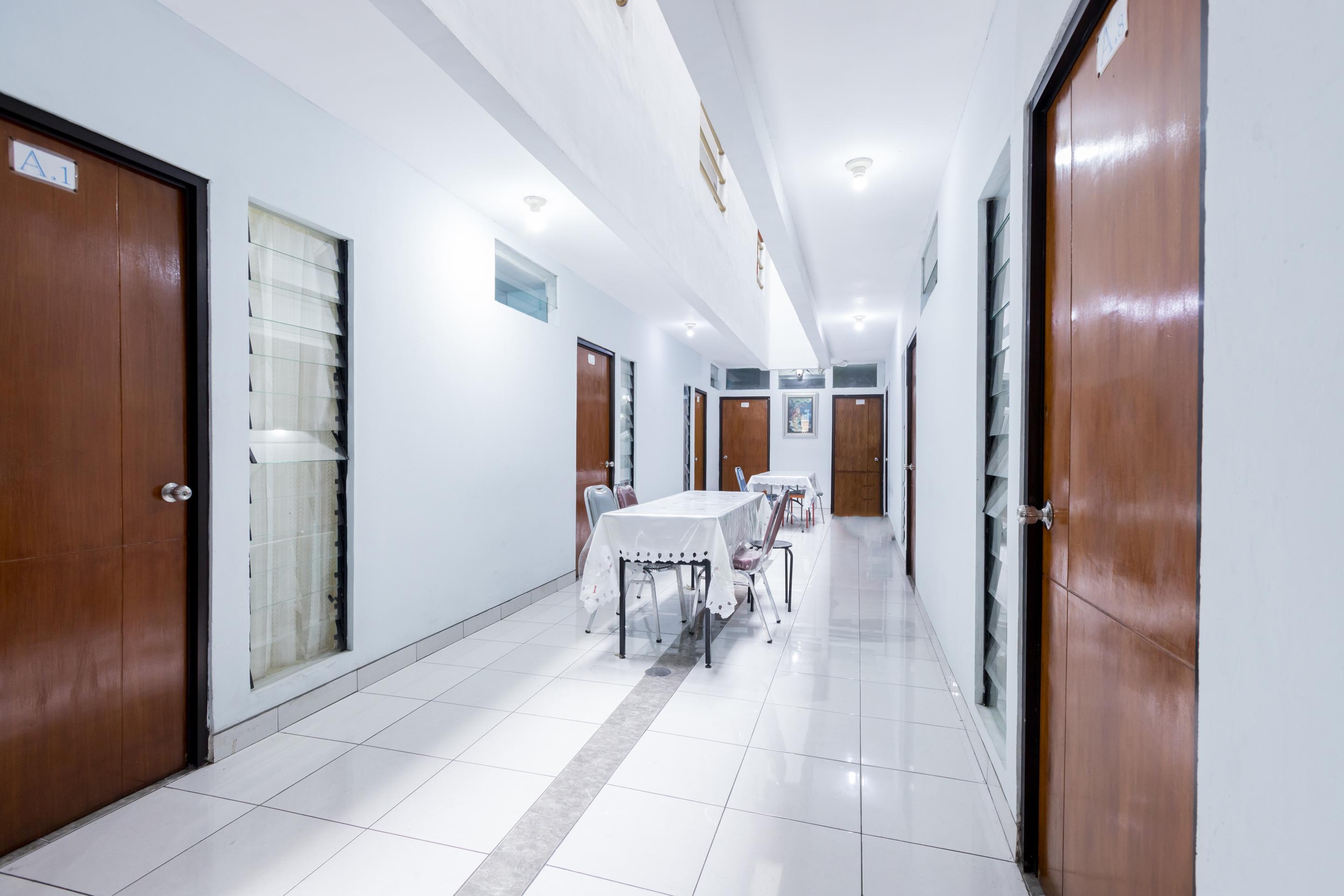 Super Oyo 1516 Cemara Gading Syariah Hotel Богор Екстериор снимка