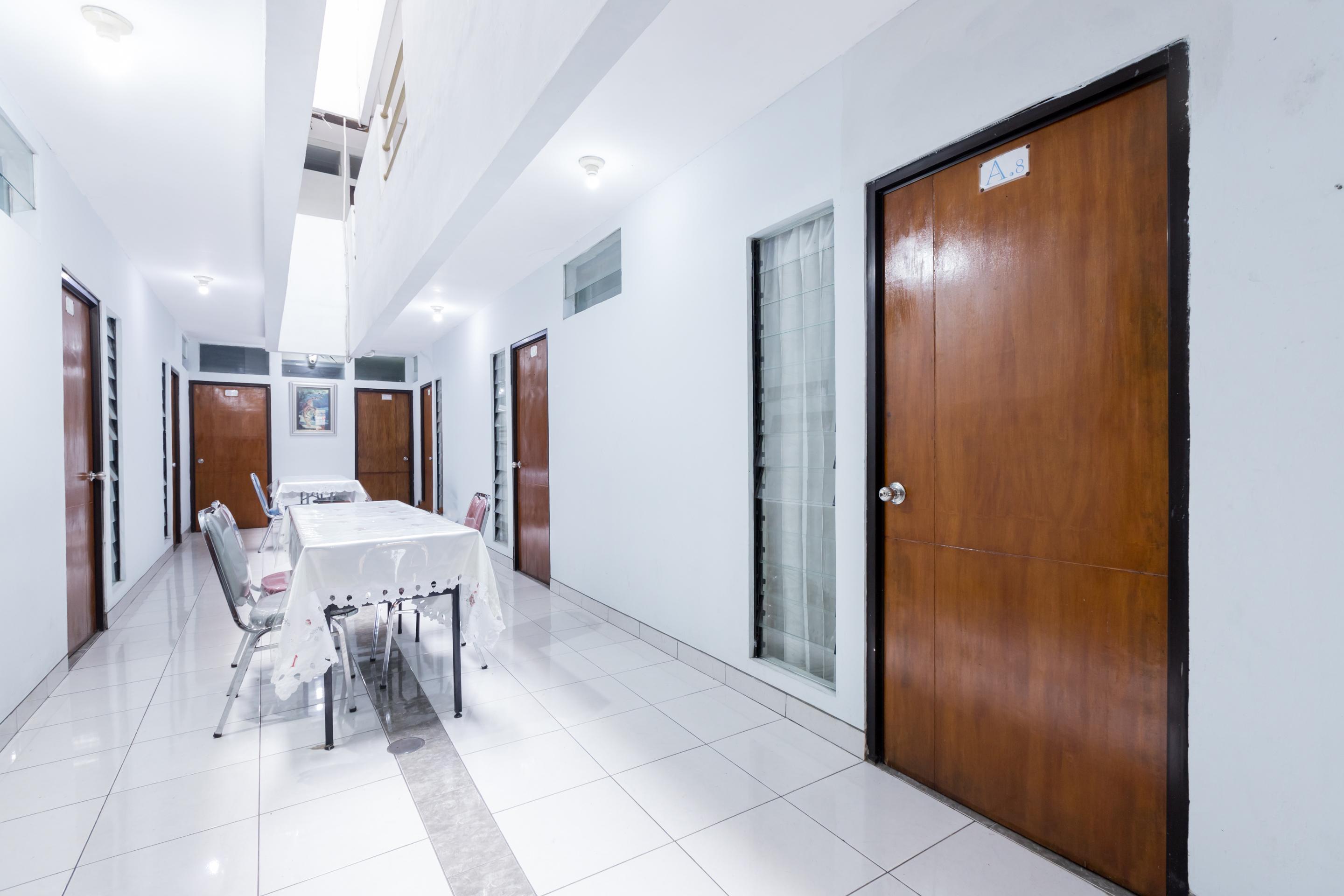 Super Oyo 1516 Cemara Gading Syariah Hotel Богор Екстериор снимка